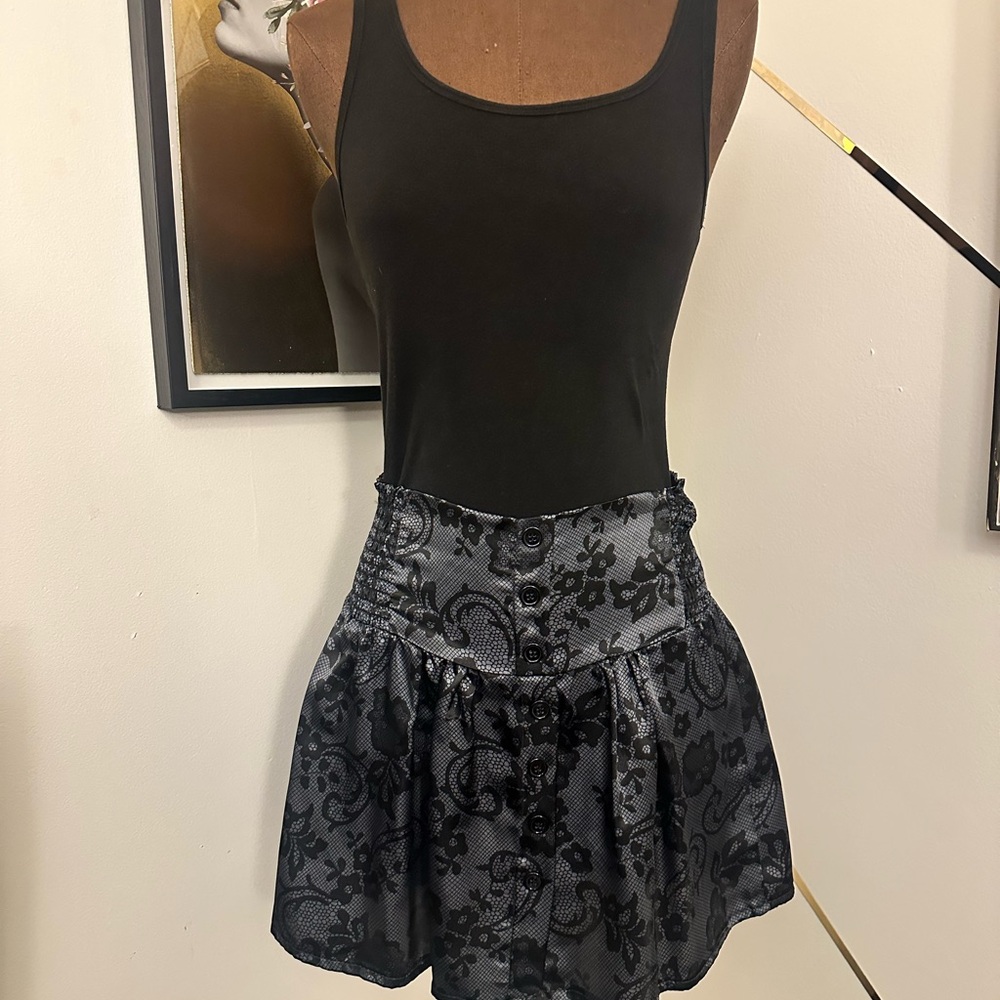 Valia Black lace print Mini Skater Skirt - size medium